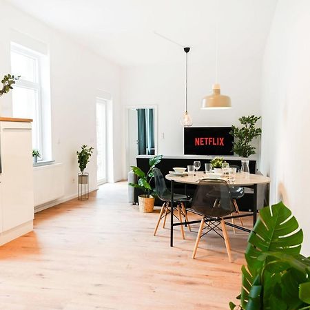 50Qm Apartment In Krefeld Zentral Gelegen Mit Hohen Decken - Beuys Apartments - クレーフェルト エクステリア 写真